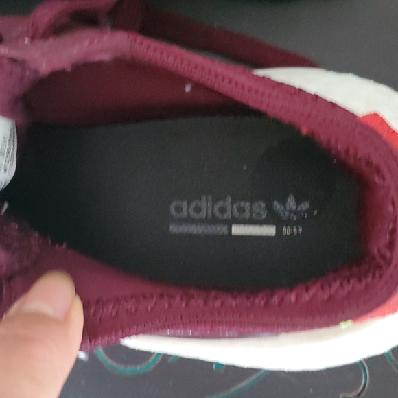 Excellent condition adidas, only wore once, maroon color - Picture 6 of 9